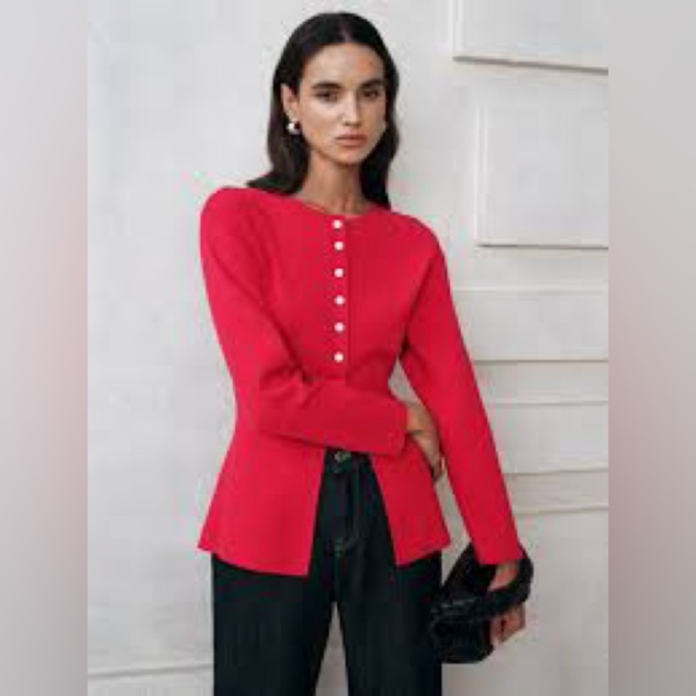 Commense Women’s Red Long-Sleeve Button Front Top. Size: M